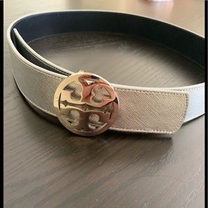 Tory Burch silver belt perfect condition